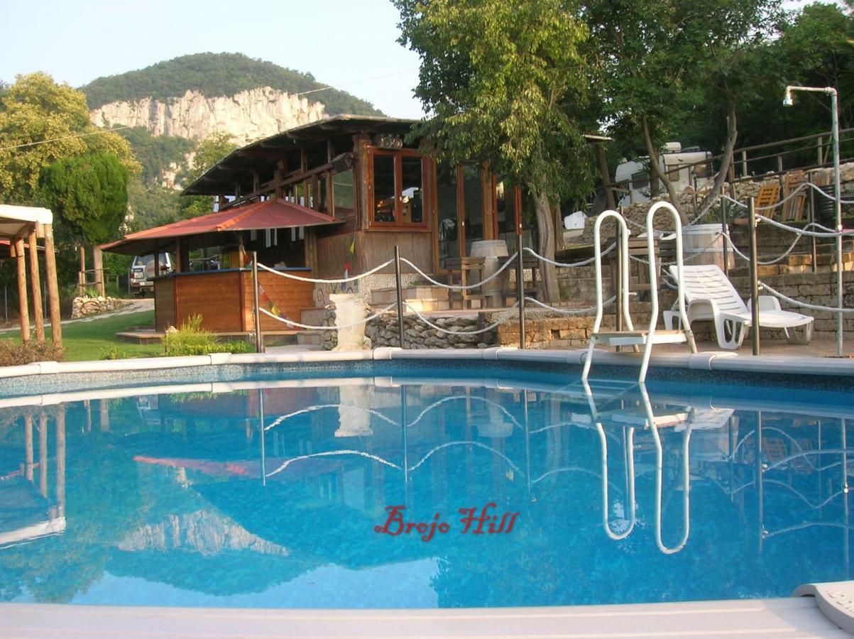 Brojo Hill Bed & Breakfast Longare Eksteriør bilde